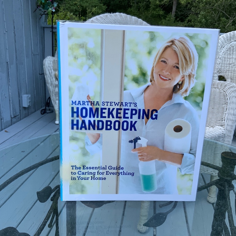 Martha Stewart Homekeeping Handbook Essential Guide to Caring For Your Home 2006